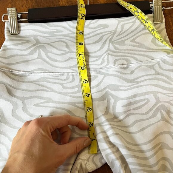 Alo Grey and White Leggings - Picture 6 of 11